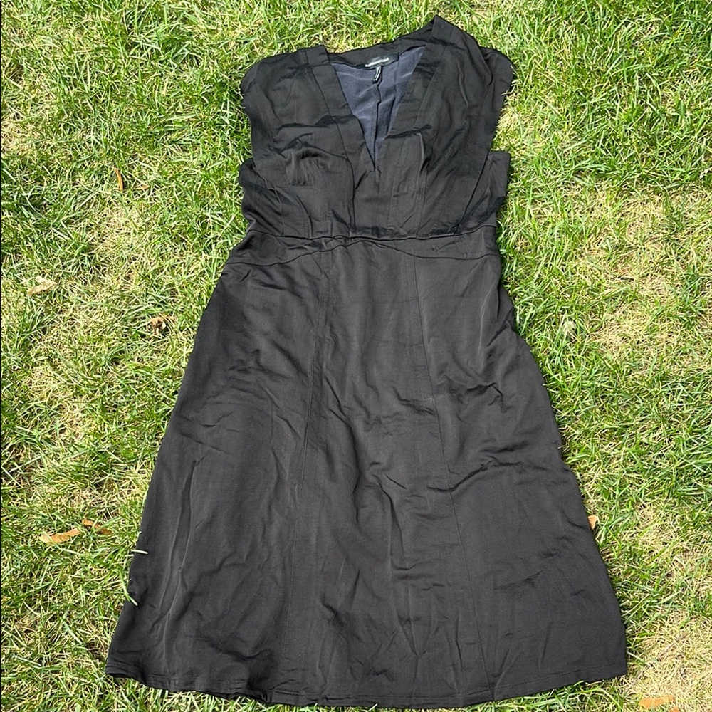 BCBGMaxAzria Black Sleeveless V-neck Midi Dress